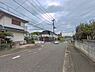 外観：前面道路を含めた現地写真です。