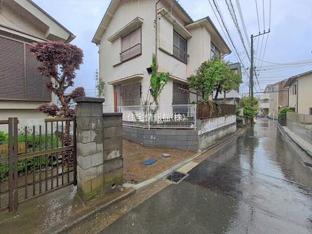 前面道路を含めた現地写真です。