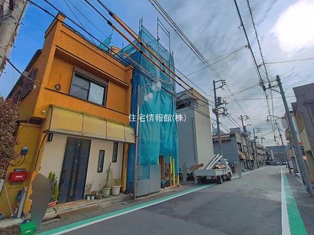 前面道路を含めた現地写真です。