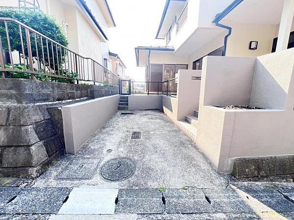駐車場ももちろん完備しておりますのでお車所有の方にも心強いです。