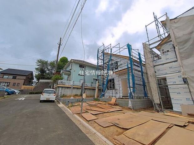 前面道路を含めた現地写真です。