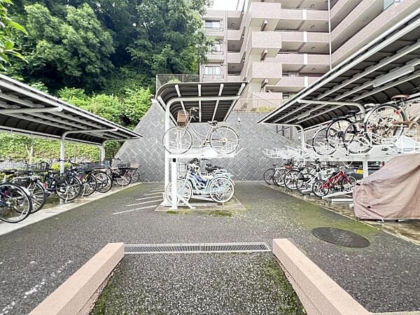 敷地内の駐輪場です。