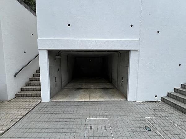 駐車場ももちろん完備しておりますのでお車所有の方にも心強いです。