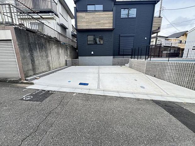 駐車場ももちろん完備しておりますのでお車所有の方にも心強いです。