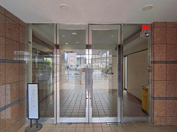 ゆったりとした印象のエントランスです。