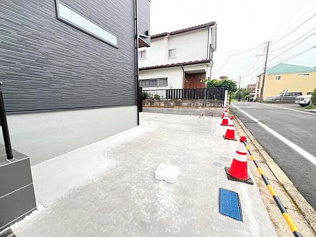 セカンドカーにも便利な駐車2台可能です。