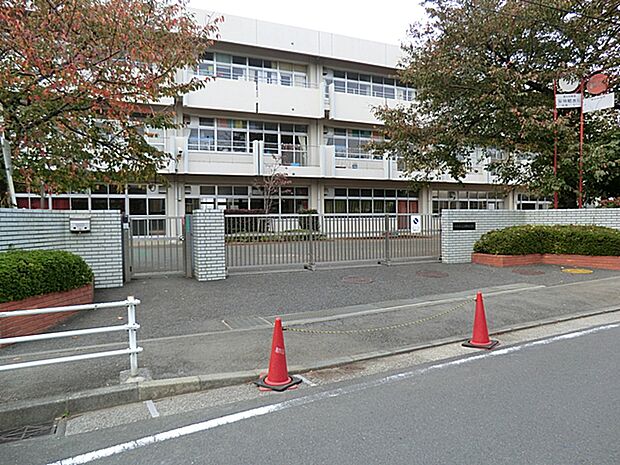 横浜市立いぶき野小学校まで約950m（徒歩12分）