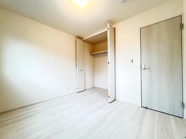 子供部屋の収納になります。