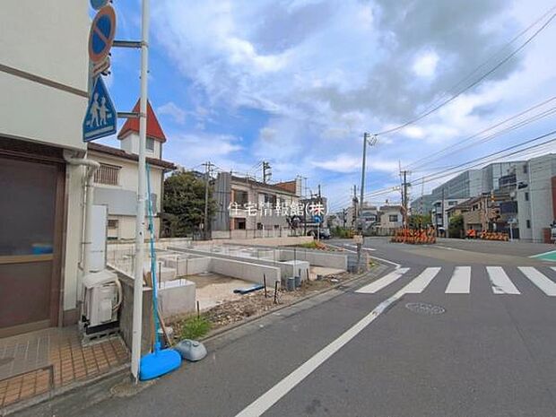 前面道路を含めた現地写真です。