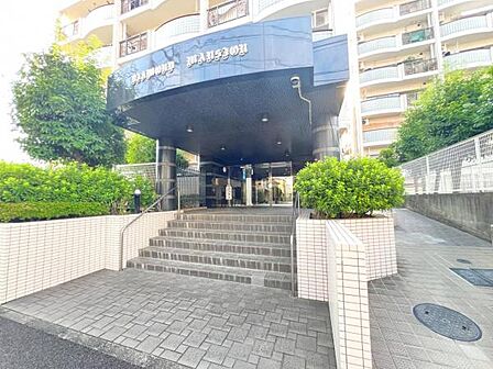 ロビーはまるでホテルの佇まい。毎日帰宅するのが楽しみですね。