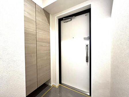 綺麗で明るい玄関でお客様をお迎えいただけます。