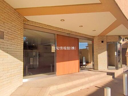ゆったりとした印象のエントランスです。