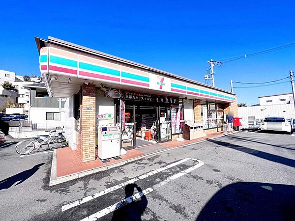 セブン-イレブン 川崎犬蔵2丁目店まで約440m（徒歩6分）
