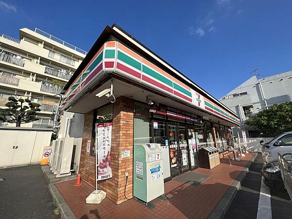 セブン-イレブン 横浜日吉本町3丁目店まで約680m（徒歩9分）