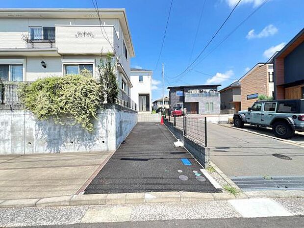 駐車場ももちろん完備しておりますのでお車所有の方にも心強いです。