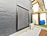 設備：シャッター付きの戸建てになっております。