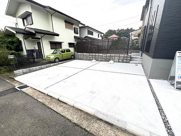駐車場ももちろん完備しておりますのでお車所有の方にも心強いです。
