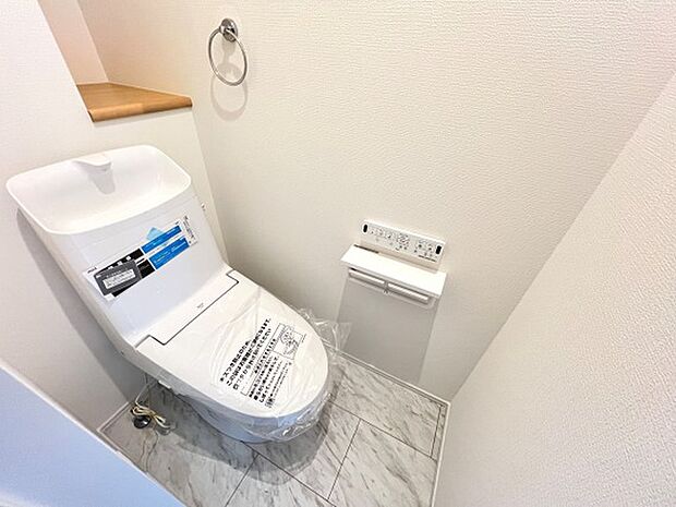 各階にトイレがあるので、朝の忙しい時間帯もご家族がスムーズに準備できますね。