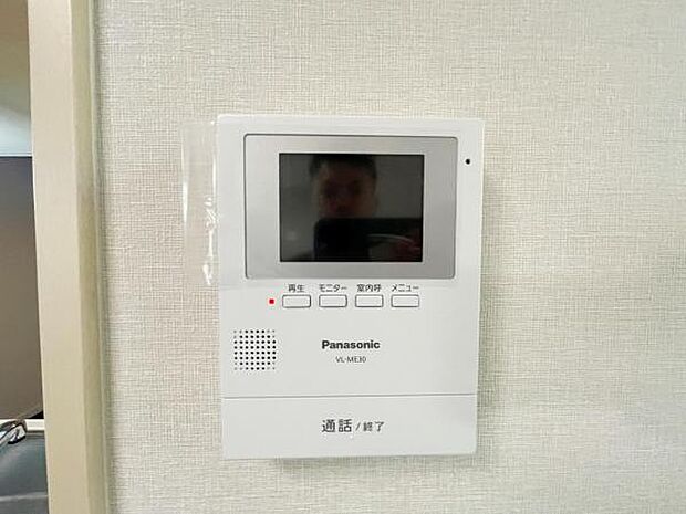 訪問者を確認できるTVモニター付きインターフォンです。