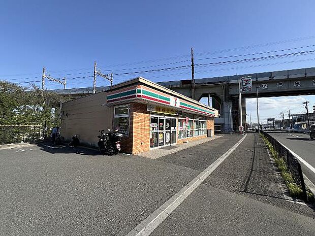 セブンイレブン川崎片平1丁目店まで約825m（徒歩11分）