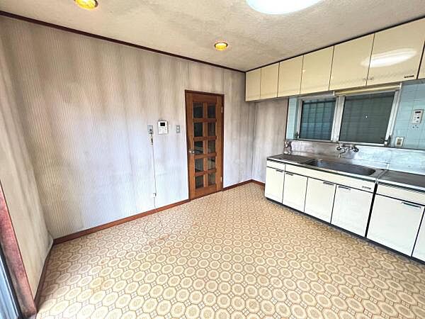 家族団らんの場所としてゆったりと居心地の良いリビングです。