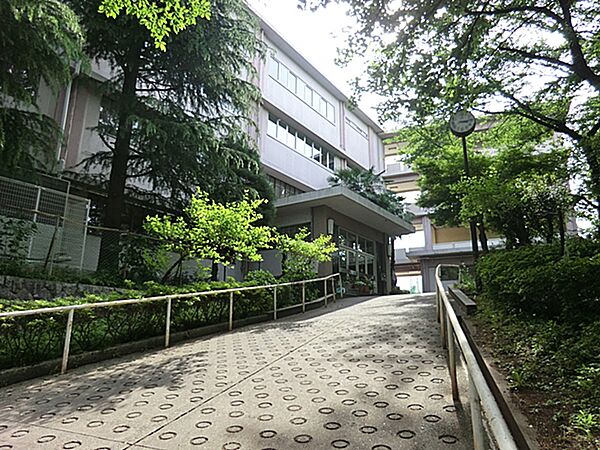 川崎市立西生田中学校まで約400m（徒歩5分）