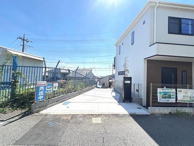 駐車場ももちろん完備しておりますのでお車所有の方にも心強いです。