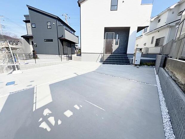 駐車場ももちろん完備しておりますのでお車所有の方にも心強いです。