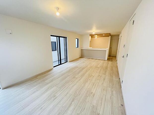 家族とゆったり時間を過ごせるリビングダイニング。