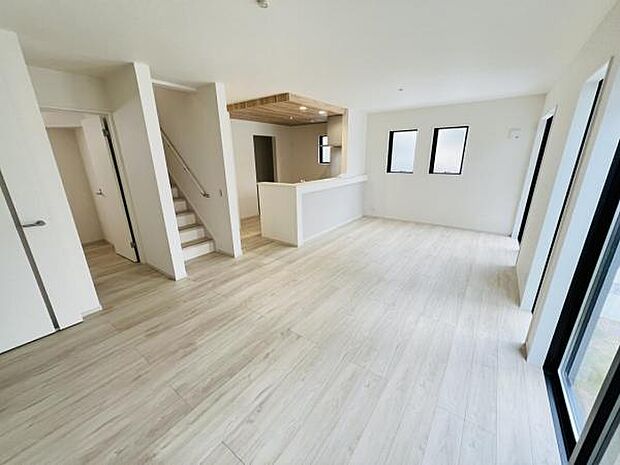 リビングダイニングになります。ご家族そろっての素敵な空間になりそうですね。