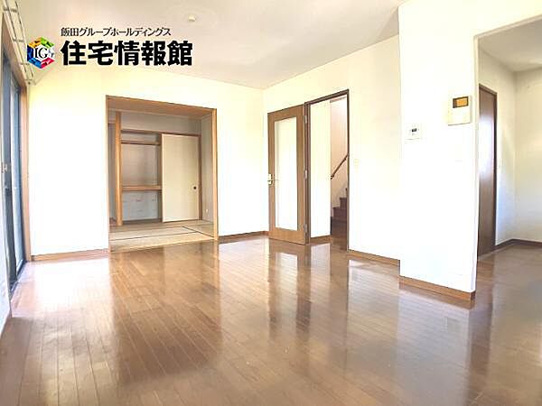 家族団らんの場所としてゆったりと居心地の良いリビングです。
