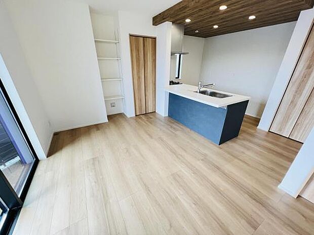 リビングダイニングになります。ご家族そろっての素敵な空間になりそうですね。