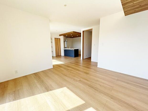 リビングダイニングになります。ご家族そろっての素敵な空間になりそうですね。