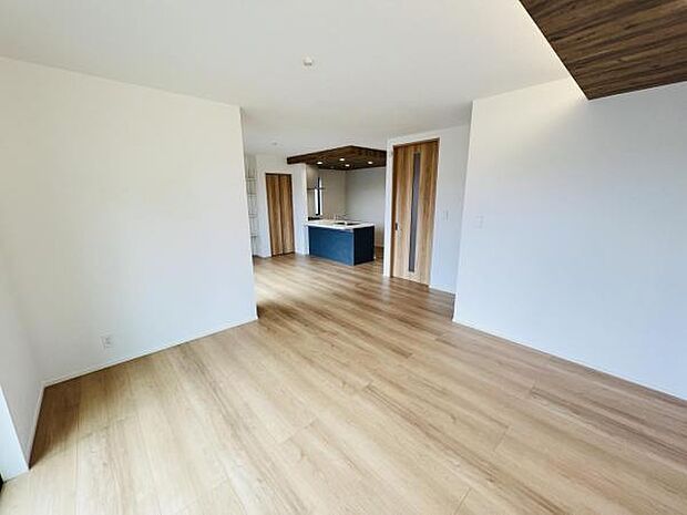 家族団らんの場所としてゆったりと居心地の良いリビングです。