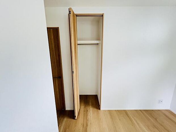 収納が備わっており、子供部屋や在宅ワークスペース等にもおすすめです。