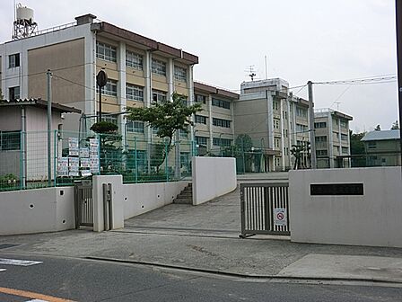 川崎市立犬蔵中学校まで約1040m(徒歩13分)