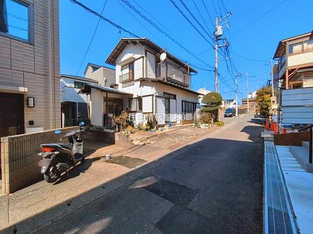 前面道路を含めた現地写真です。