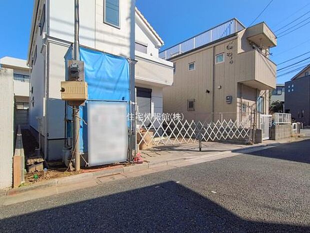 前面道路を含めた現地写真です。