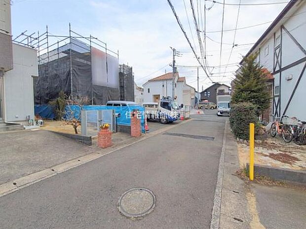 前面道路を含めた現地写真です。