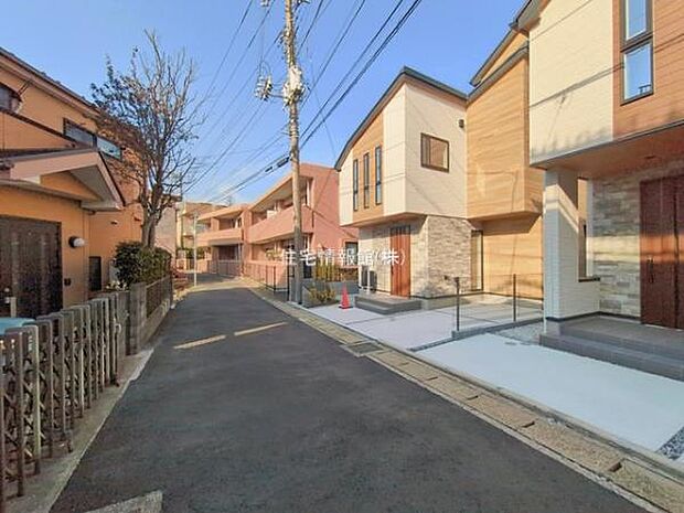 前面道路を含めた現地写真です。