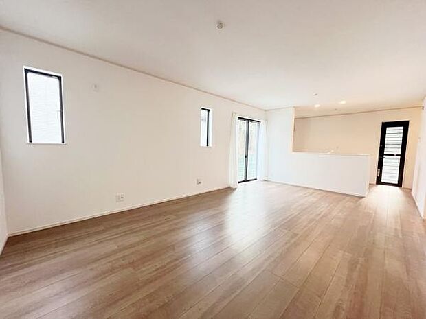 リビングダイニングになります。ご家族そろっての素敵な空間になりそうですね。