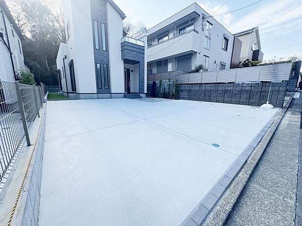 駐車場ももちろん完備しておりますのでお車所有の方にも心強いです。