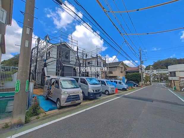 前面道路を含めた現地写真です。