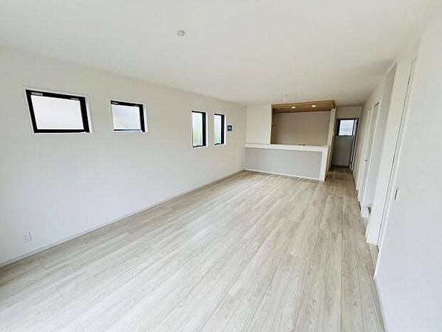 リビングダイニングになります。ご家族そろっての素敵な空間になりそうですね。