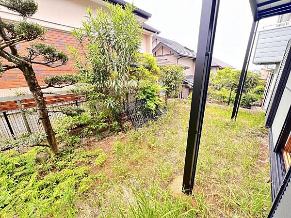お庭スペースは、ガーデニングやお子様との外遊びなど多彩な用途でお楽しみいただけます。