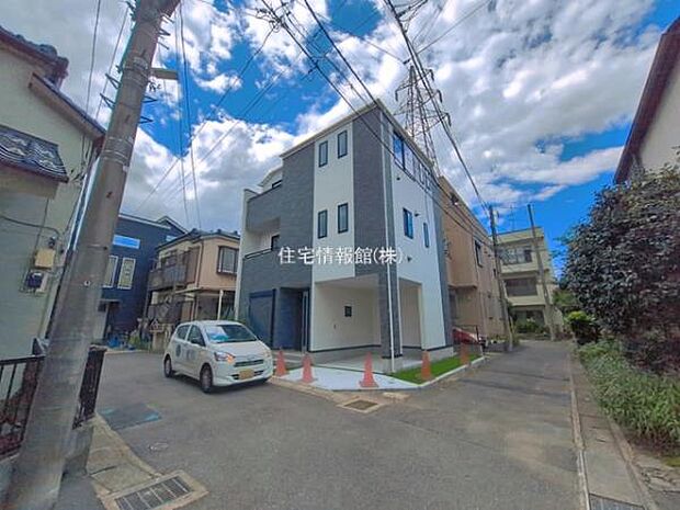 前面道路を含めた現地写真です。