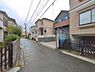 外観：前面道路を含めた現地写真です。