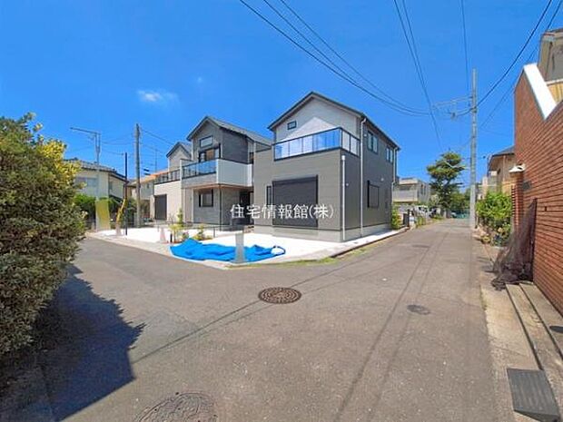 前面道路を含めた現地写真です。