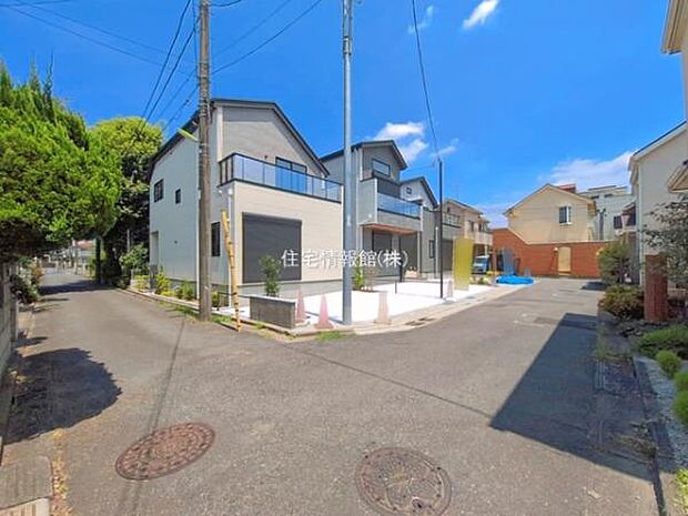 前面道路を含めた現地写真です。