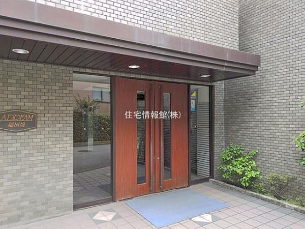 ゆったりとした印象のエントランスです。